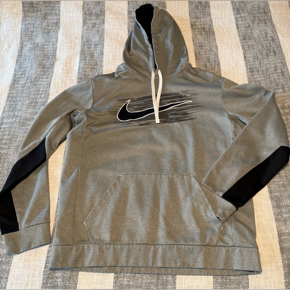 Nike Therma-Fit Mens L Gray and Black Pullover Hoodie Sweatshirt w/ Pockets
